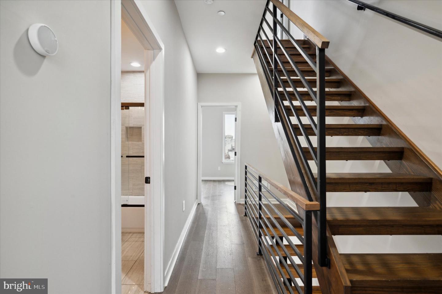 1410 N Dover St Property Photo 14