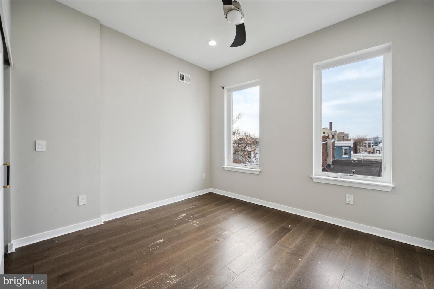 1410 N Dover St Property Photo 15