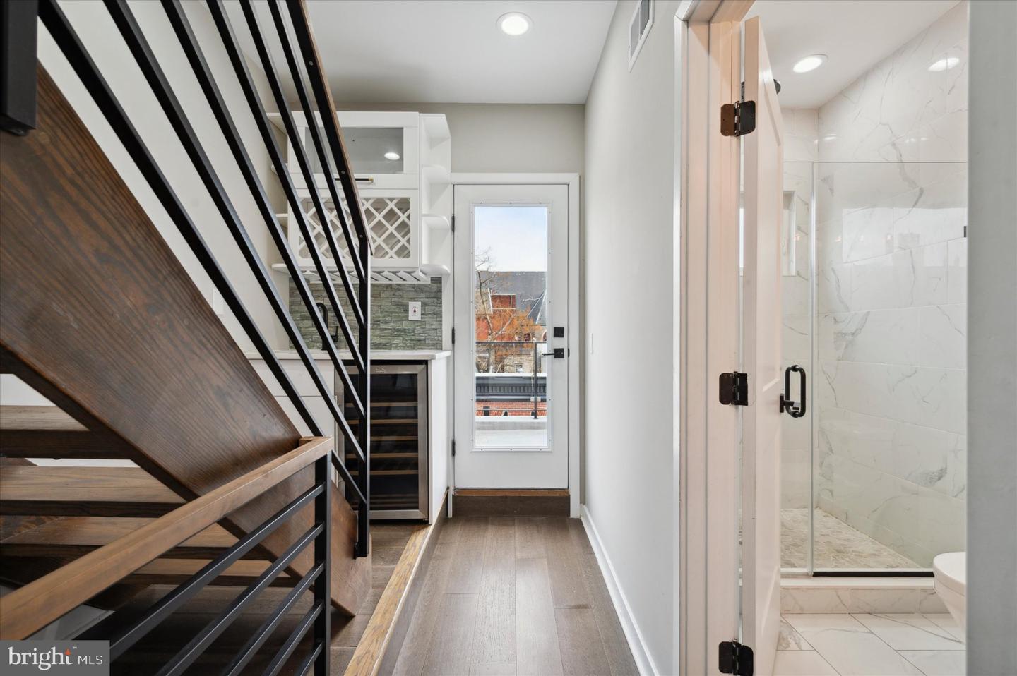 1410 N Dover St Property Photo 17