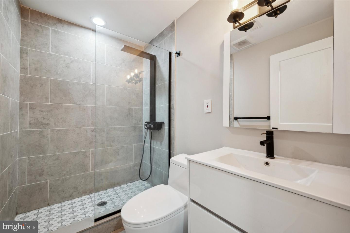 1410 N Dover St Property Photo 19