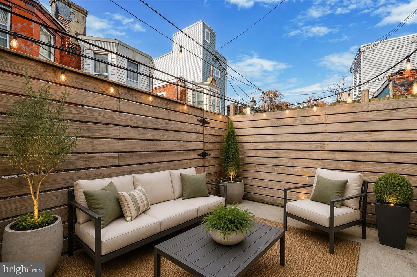 1410 N Dover St Property Photo 22