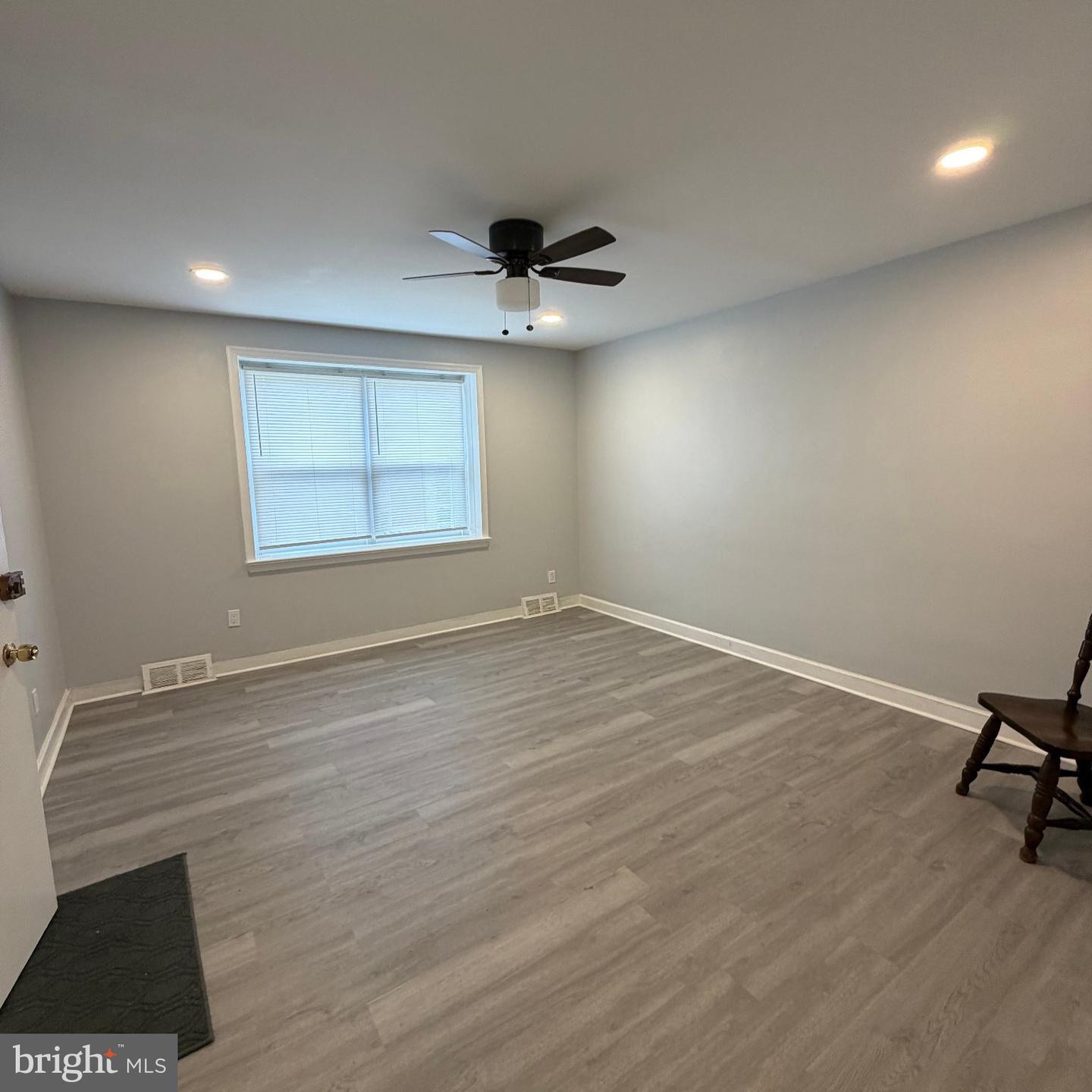 1320 W Nedro Ave Property Photo 2