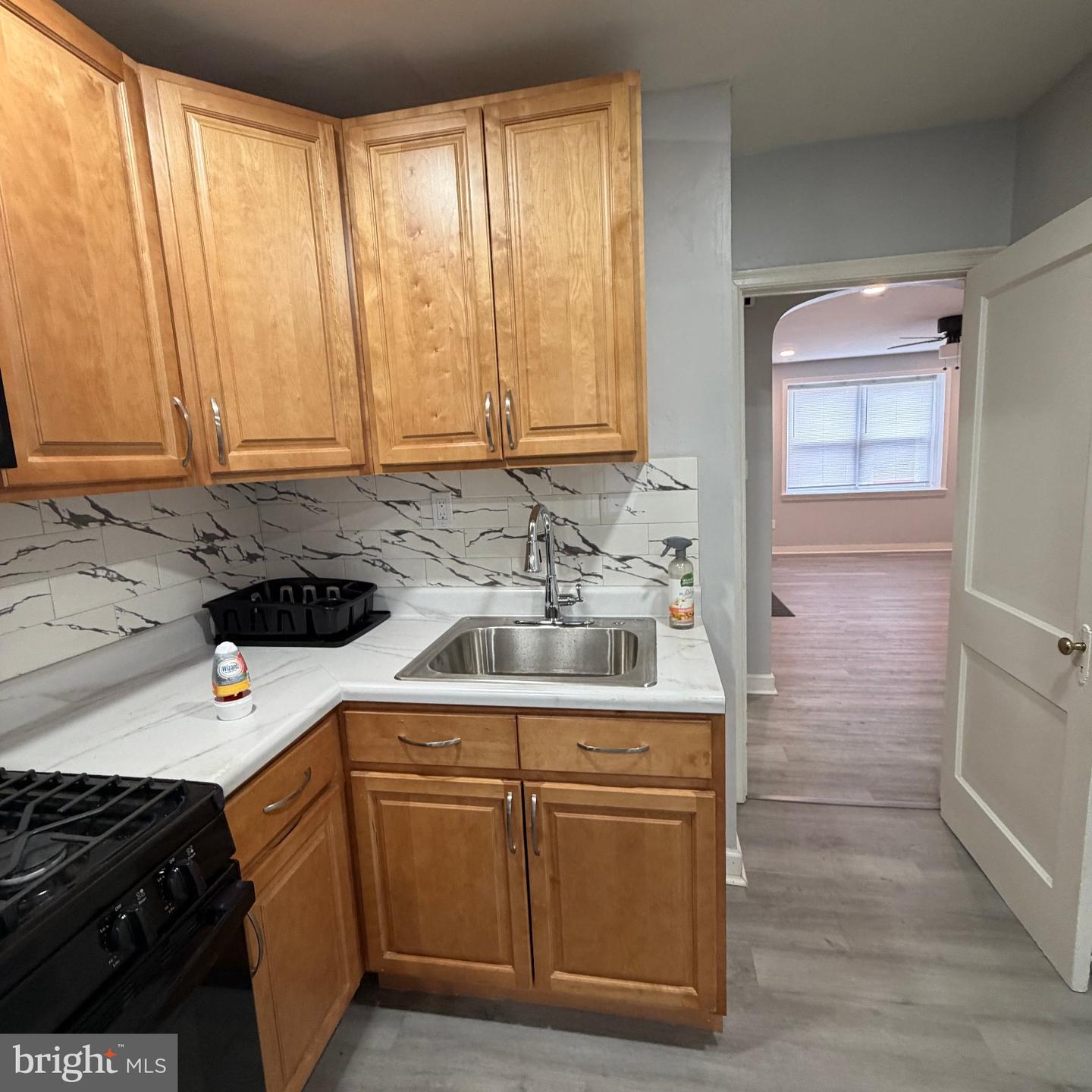 1320 W Nedro Ave Property Photo 4
