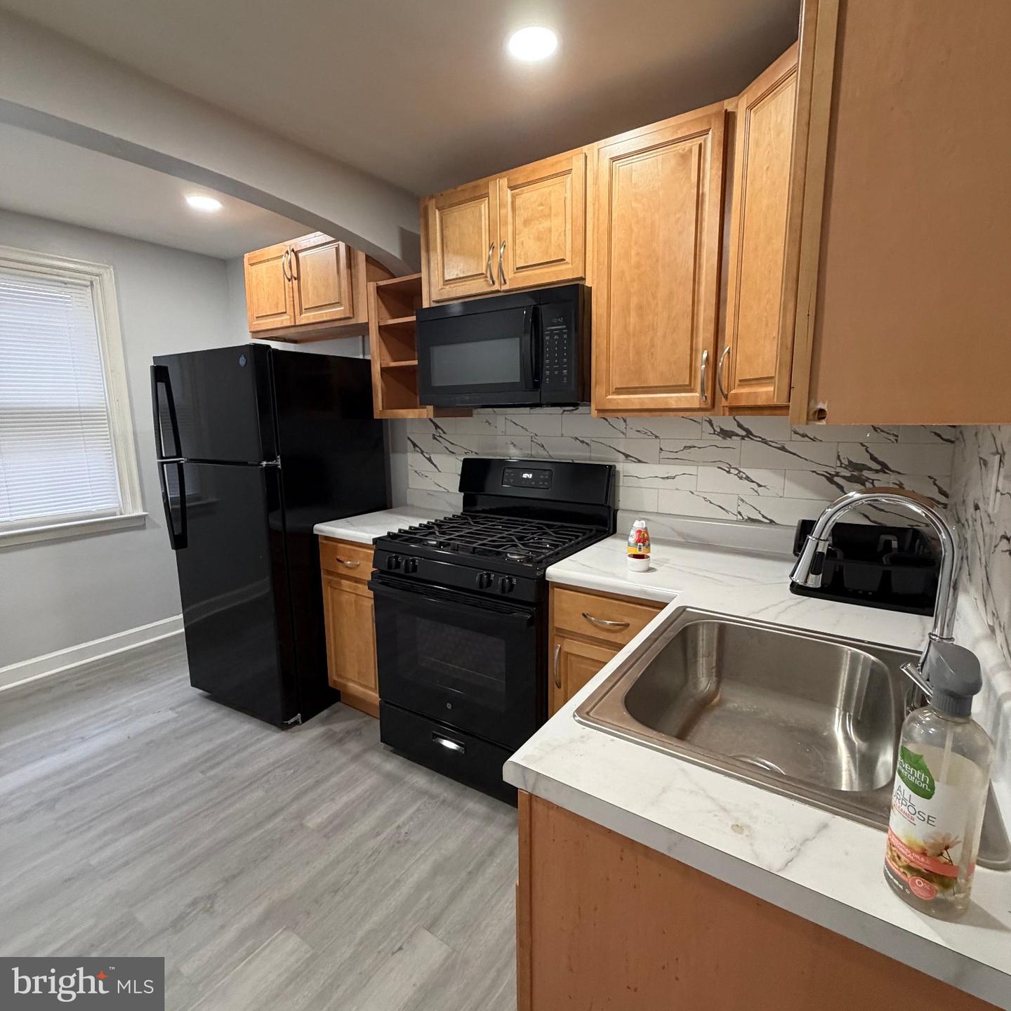 1320 W Nedro Ave Property Photo 5