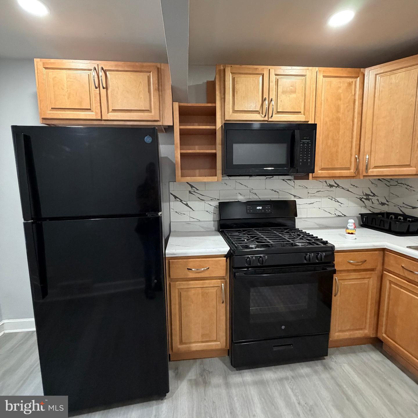1320 W Nedro Ave Property Photo 6