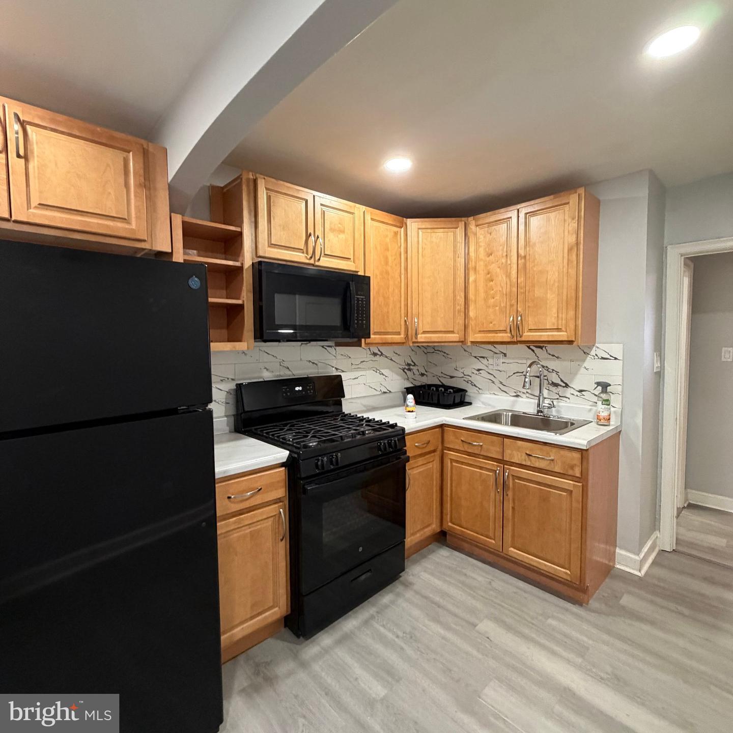1320 W Nedro Ave Property Photo 7