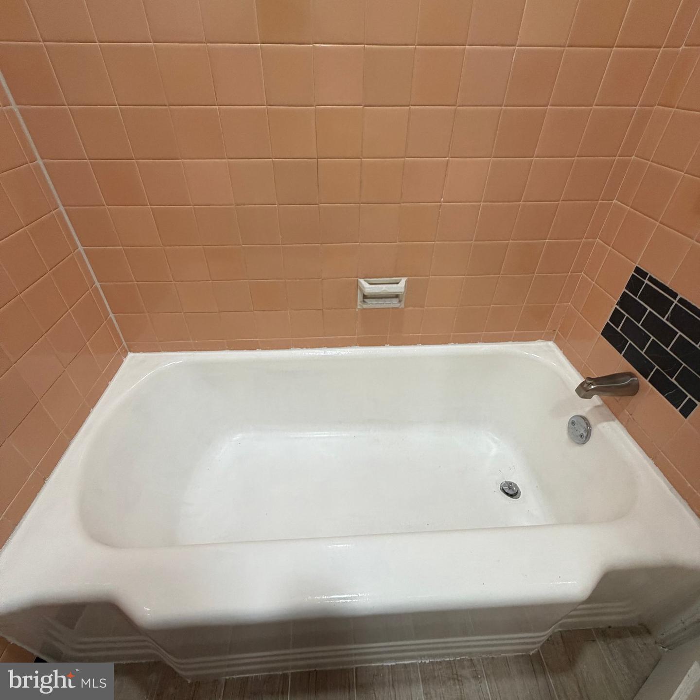 1320 W Nedro Ave Property Photo 8