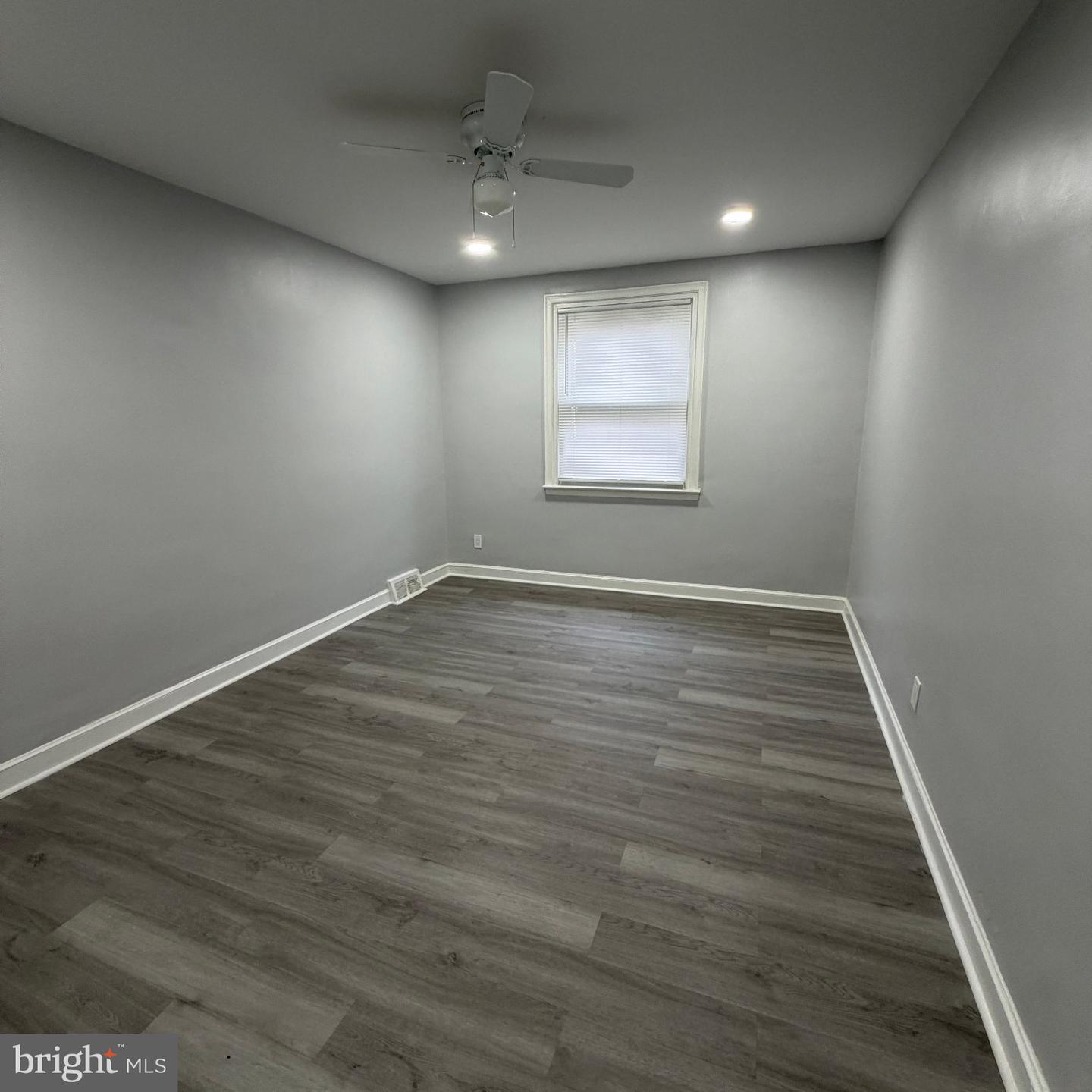 1320 W Nedro Ave Property Photo 11
