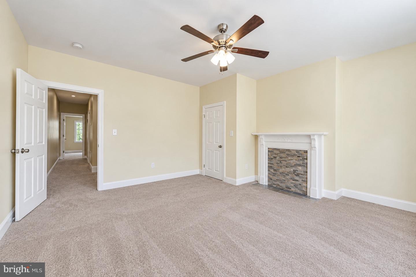449 W Hansberry St Property Photo 6