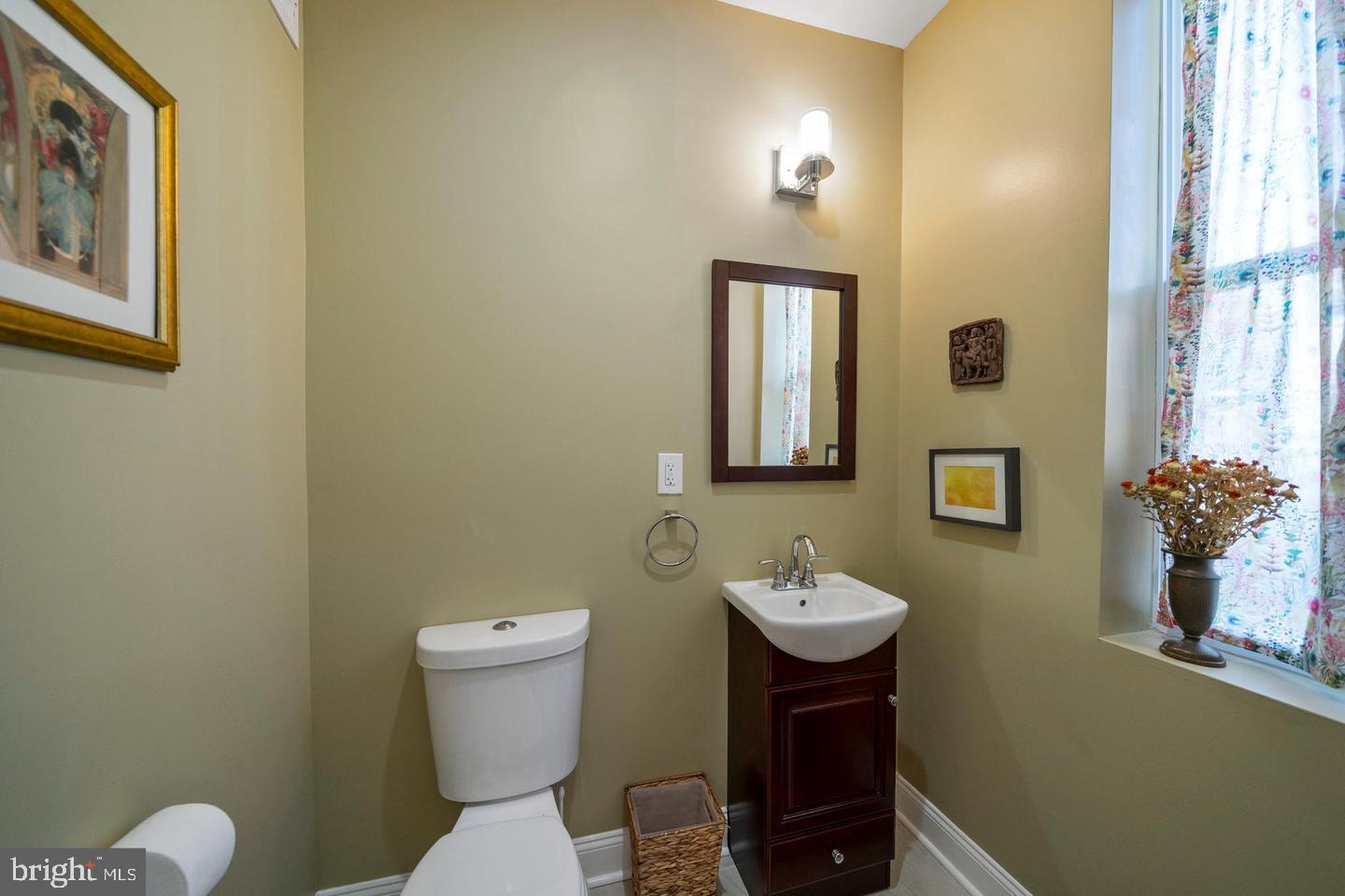 449 W Hansberry St Property Photo 10