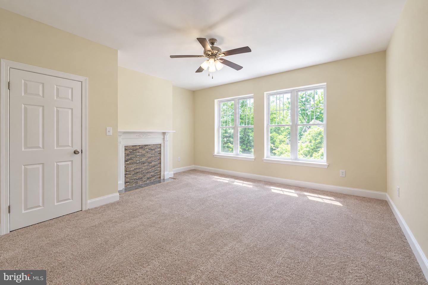 449 W Hansberry St Property Photo 19