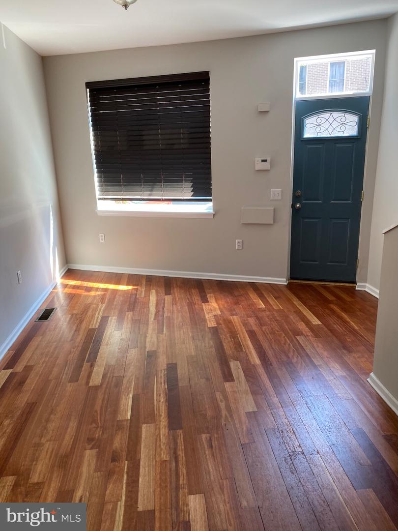 912 E Passyunk Ave Property Photo 2