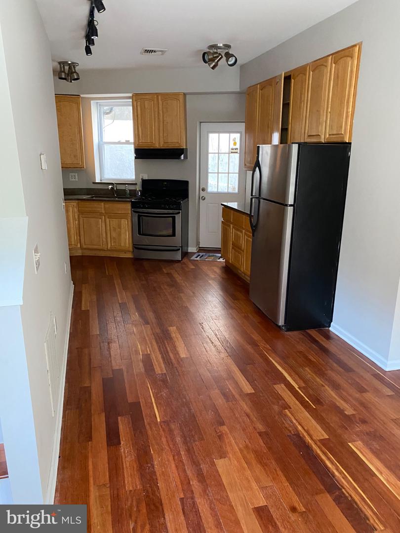 912 E Passyunk Ave Property Photo 3