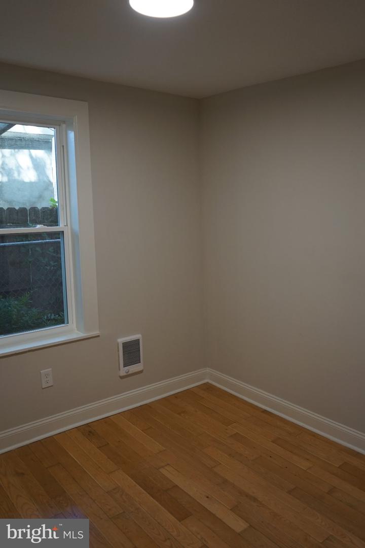 2032 W Berks St ##1 Property Photo 10