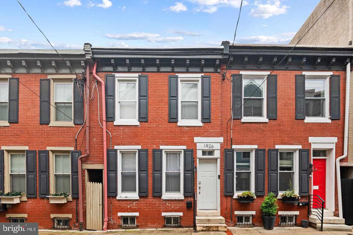 1926 Webster St Property Photo 1