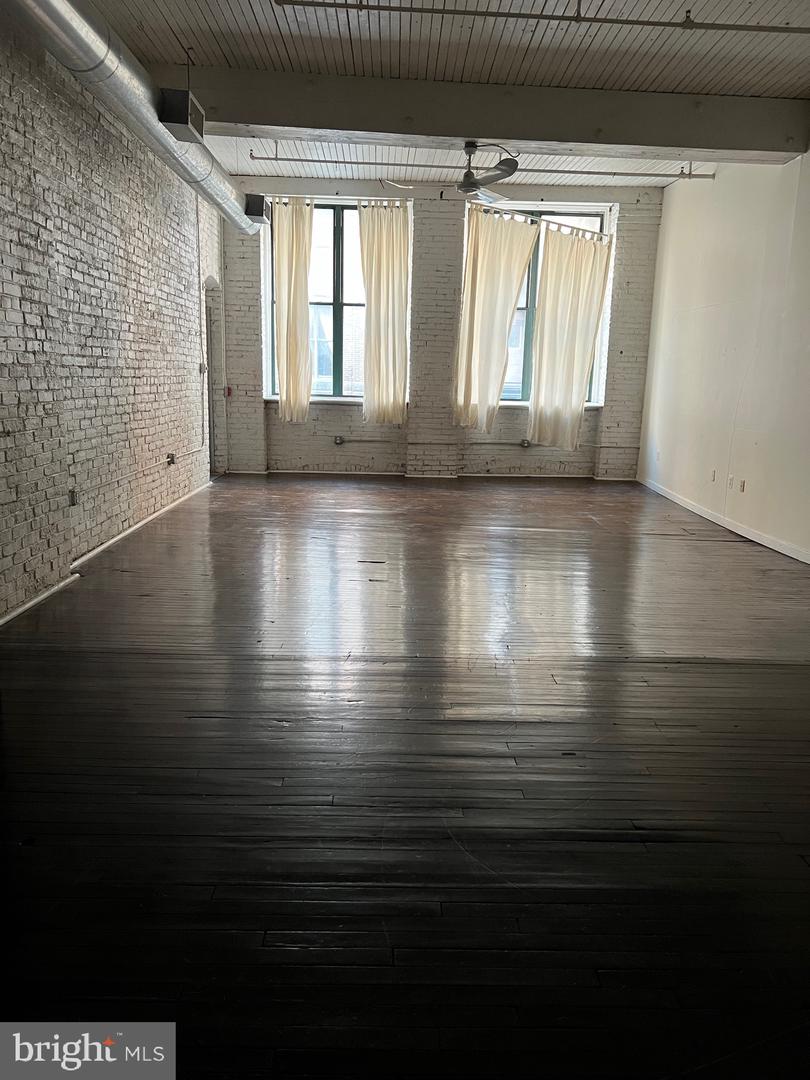 429-00 N 13th St #3d Property Photo 2