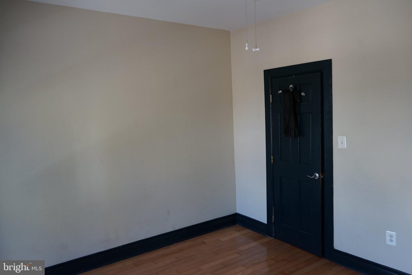 2032 W Berks St ##2 Property Photo 5