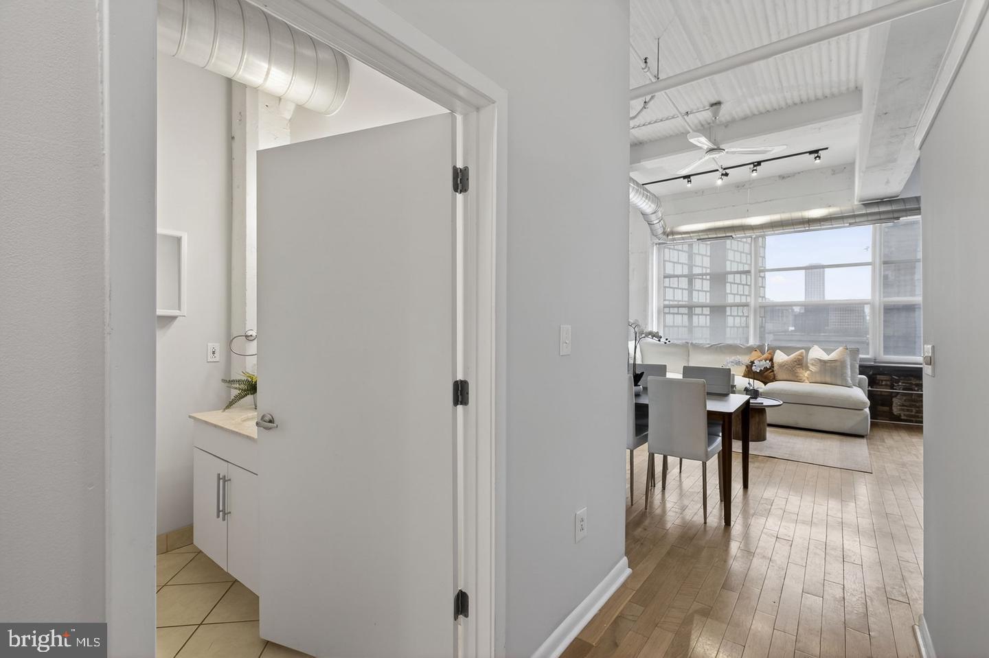 2200 Arch St #913 Property Photo 14