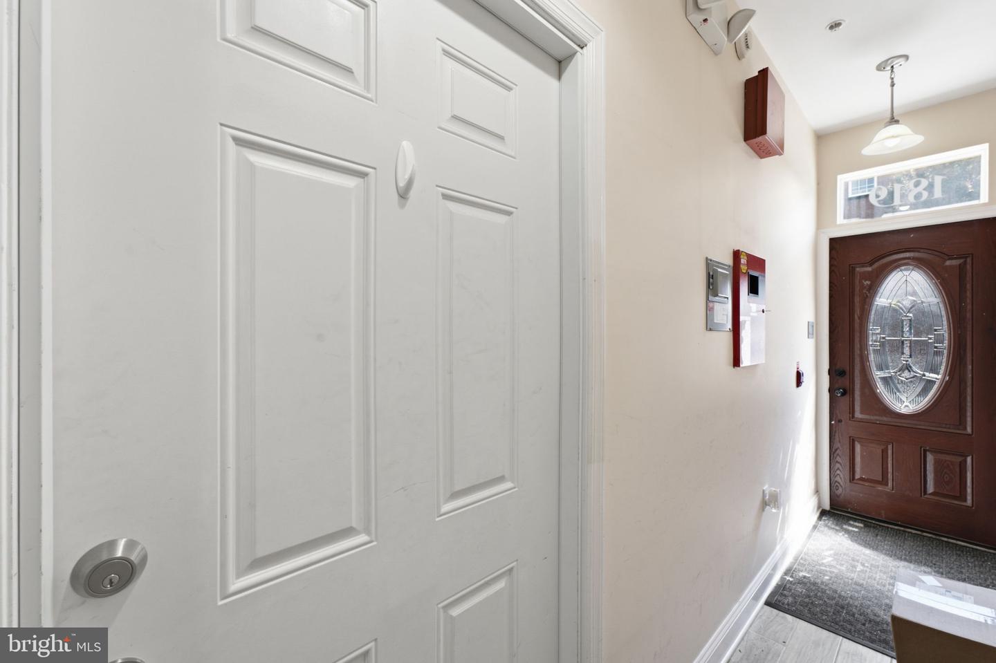 1819 Christian St Property Photo 4