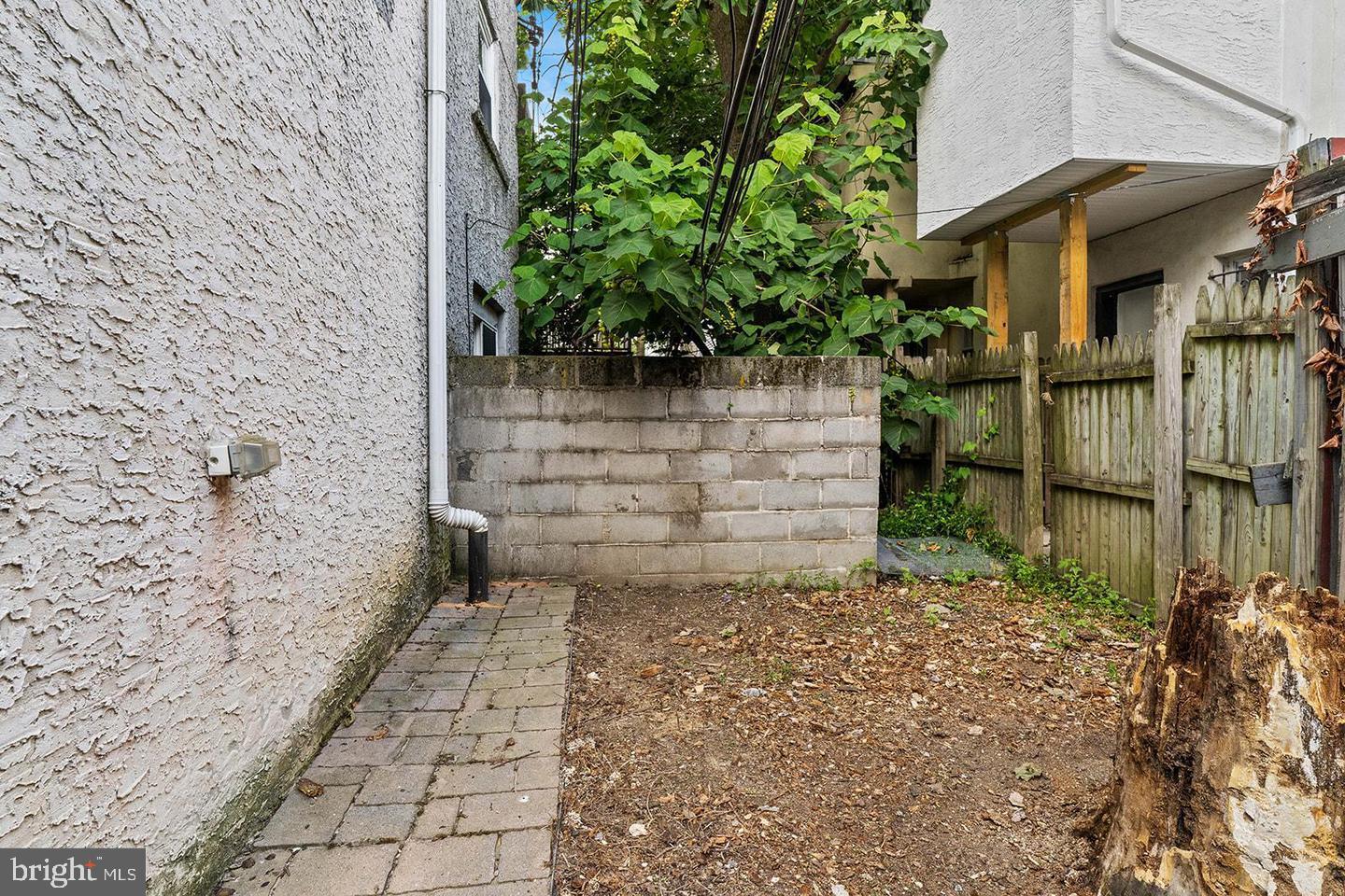 1819 Christian St Property Photo 21