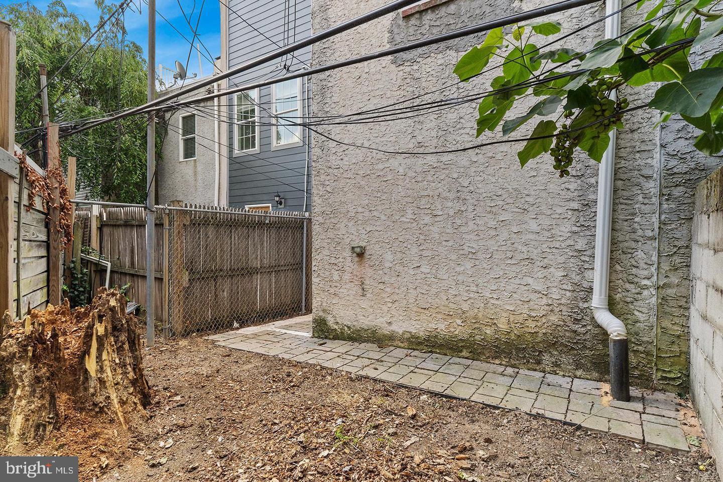 1819 Christian St Property Photo 23