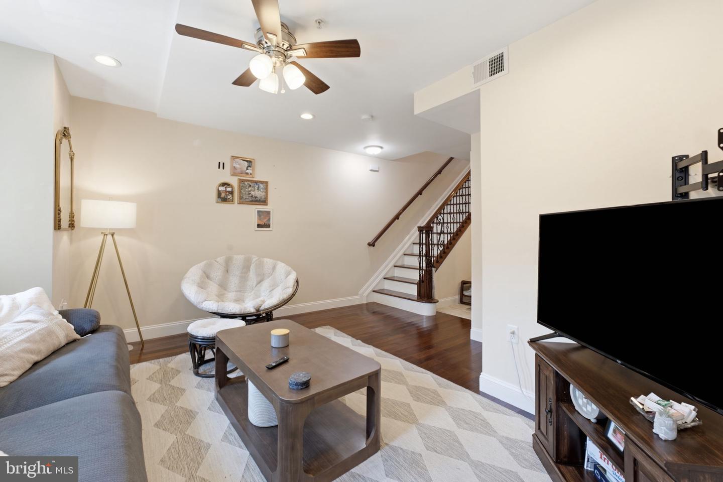 1819 Christian St Property Photo 31