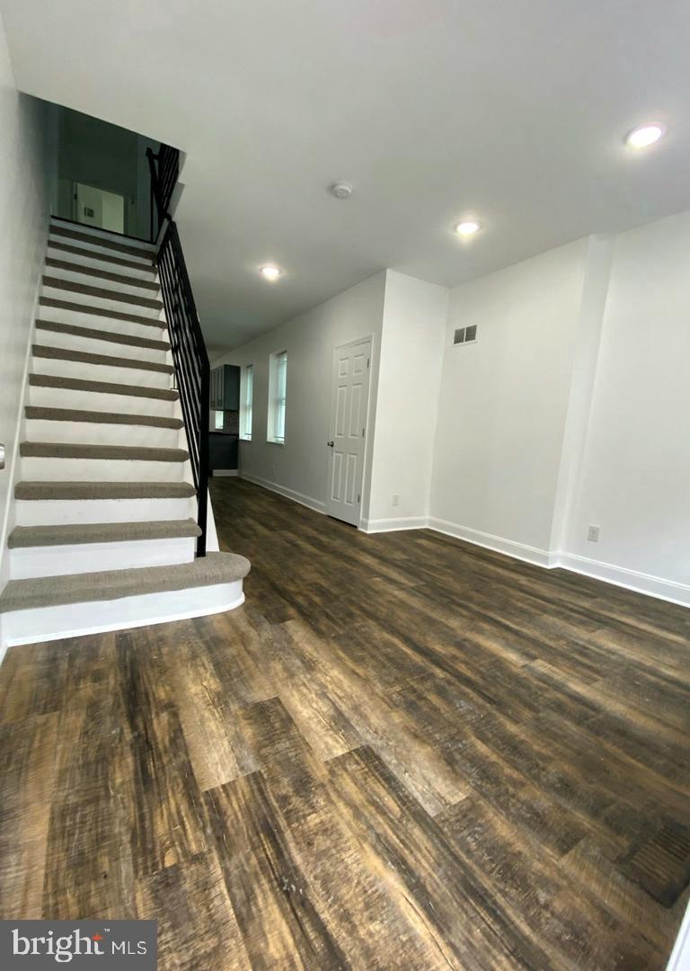 2108 E Stella St Property Photo 2