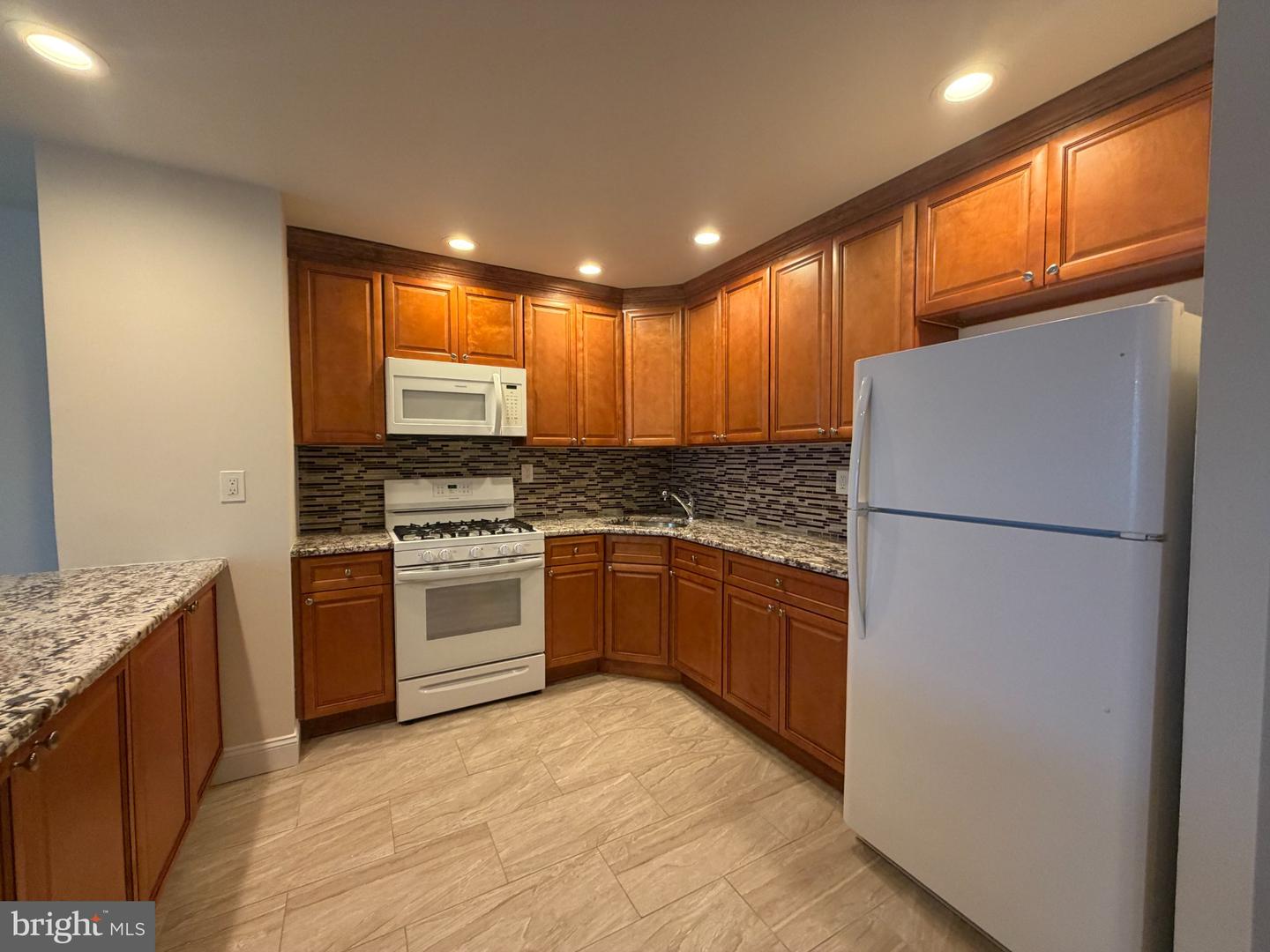 3979 Rowena Dr #2 Property Photo 18