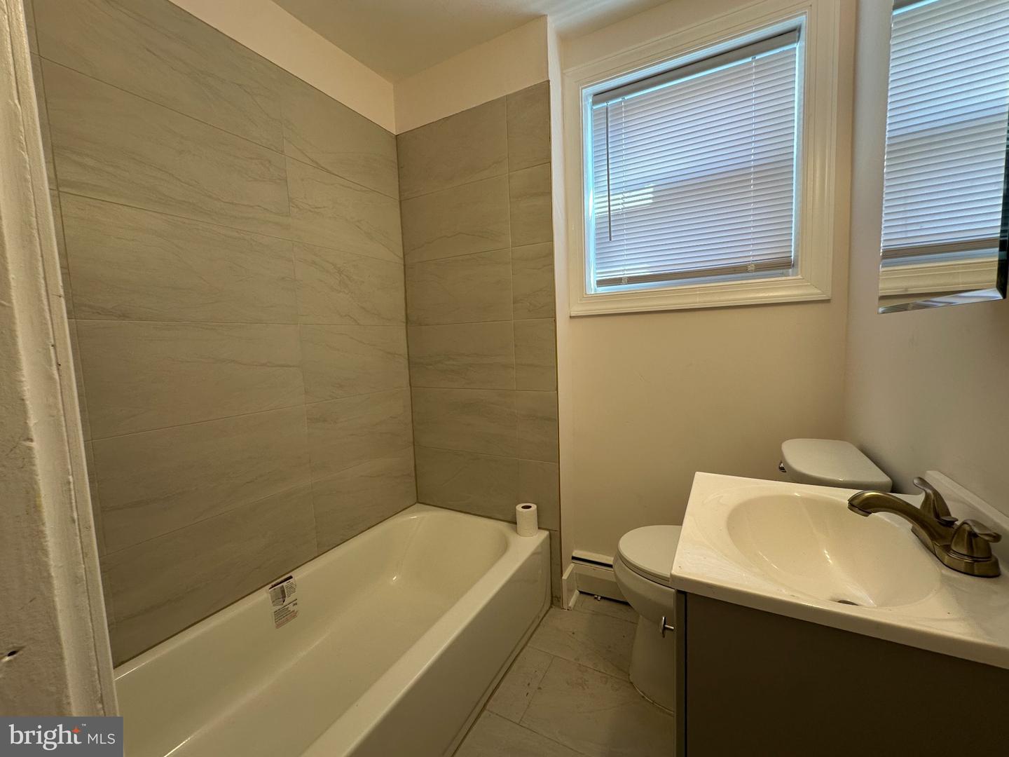 3265 Edgemont St #b Property Photo 6