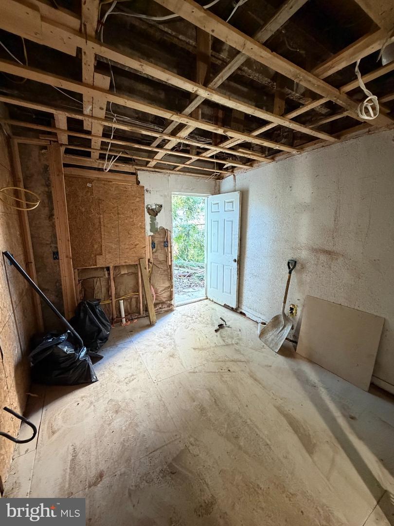 405 Diamond St Property Photo 5