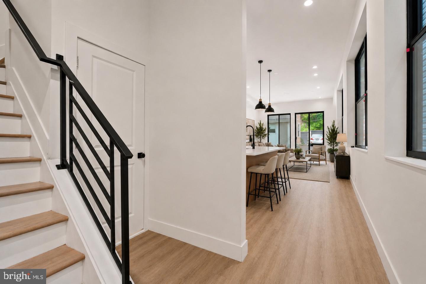 330 Carson St Property Photo 5