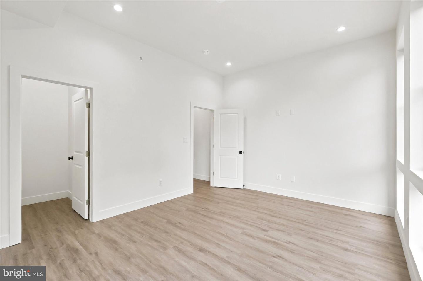 330 Carson St Property Photo 16