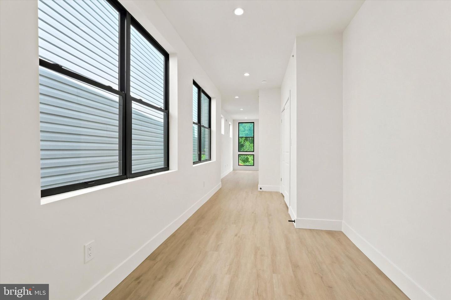 330 Carson St Property Photo 20