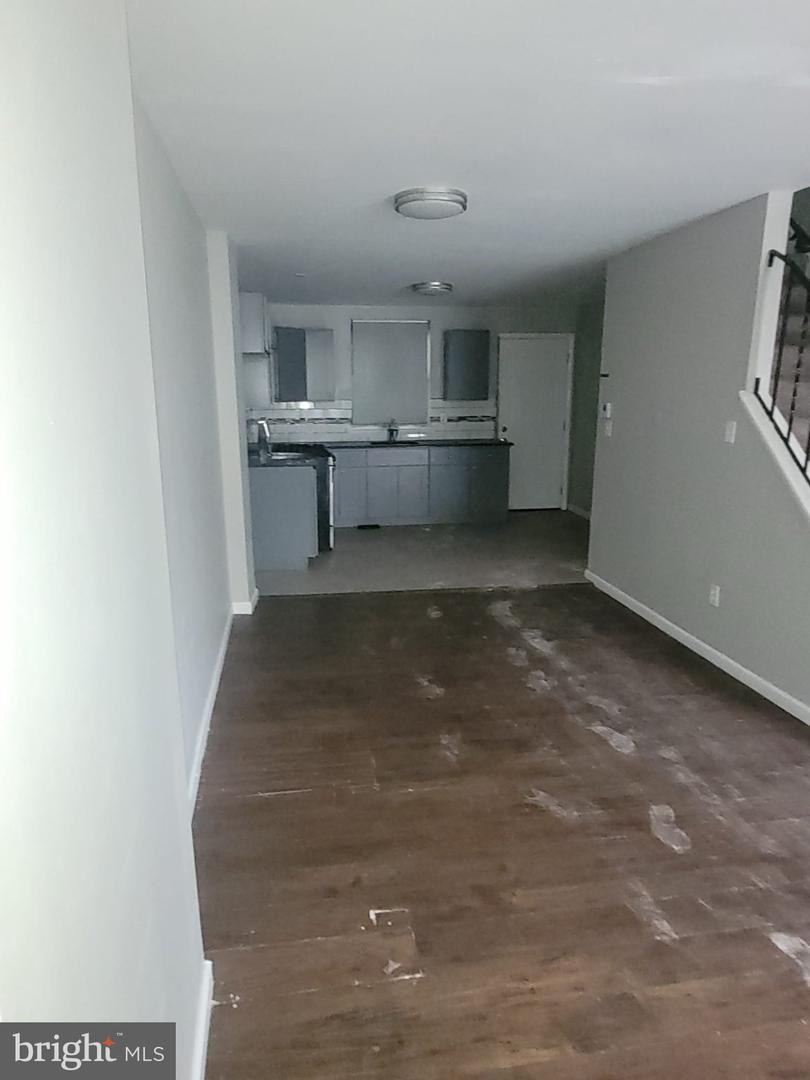 705 N Dekalb St Property Photo 3