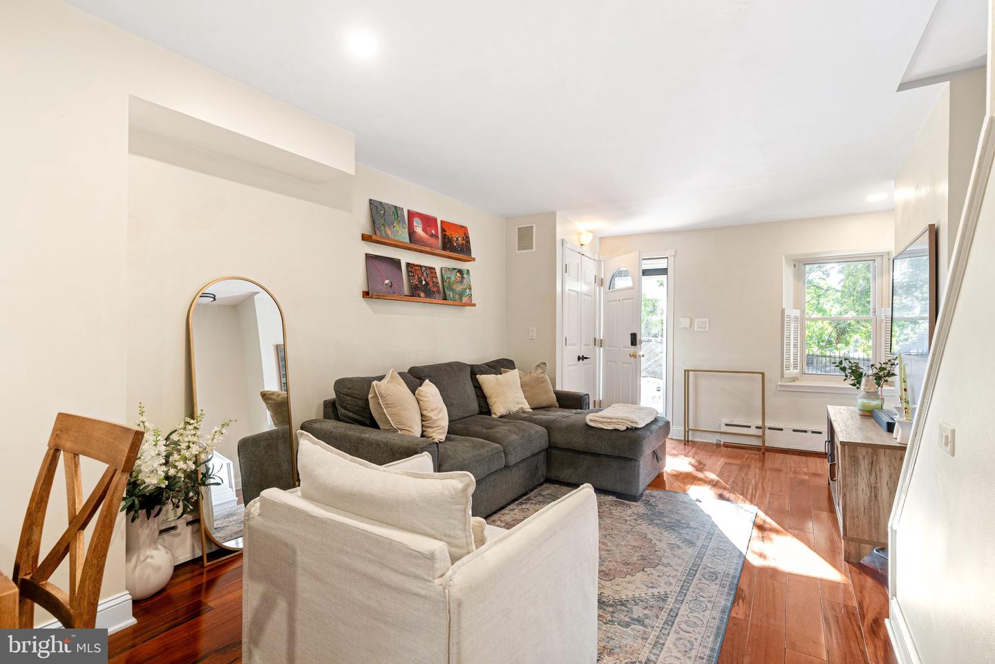 170 Carson St Property Photo 3