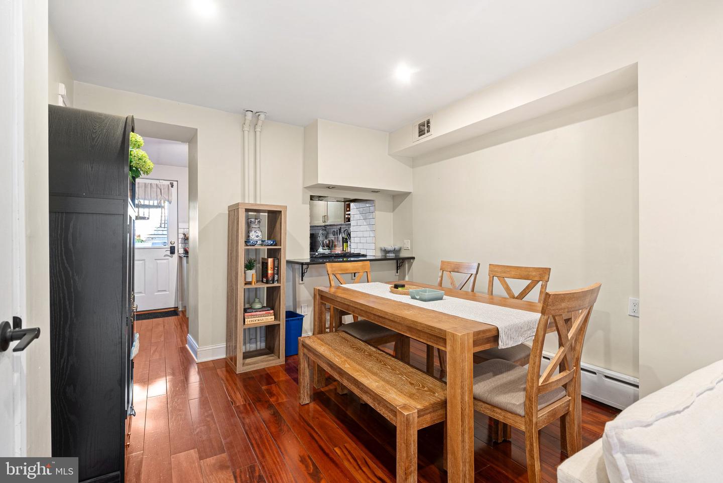 170 Carson St Property Photo 4