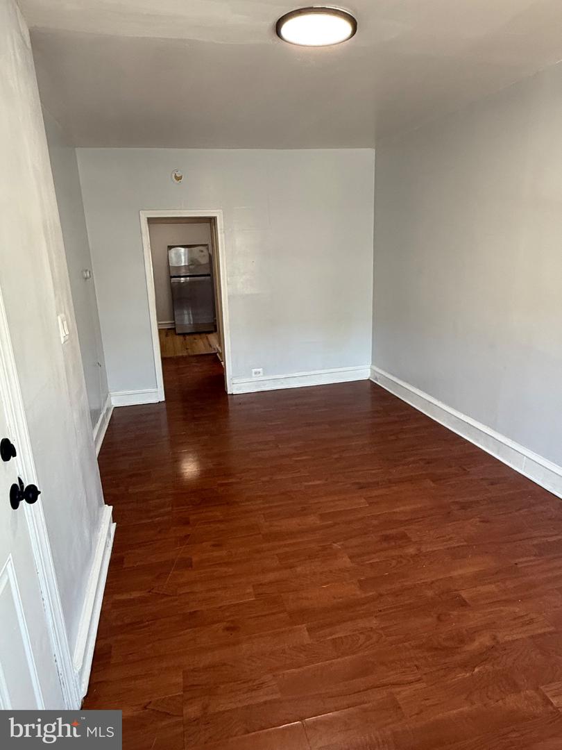 886 Sanger St Property Photo 3