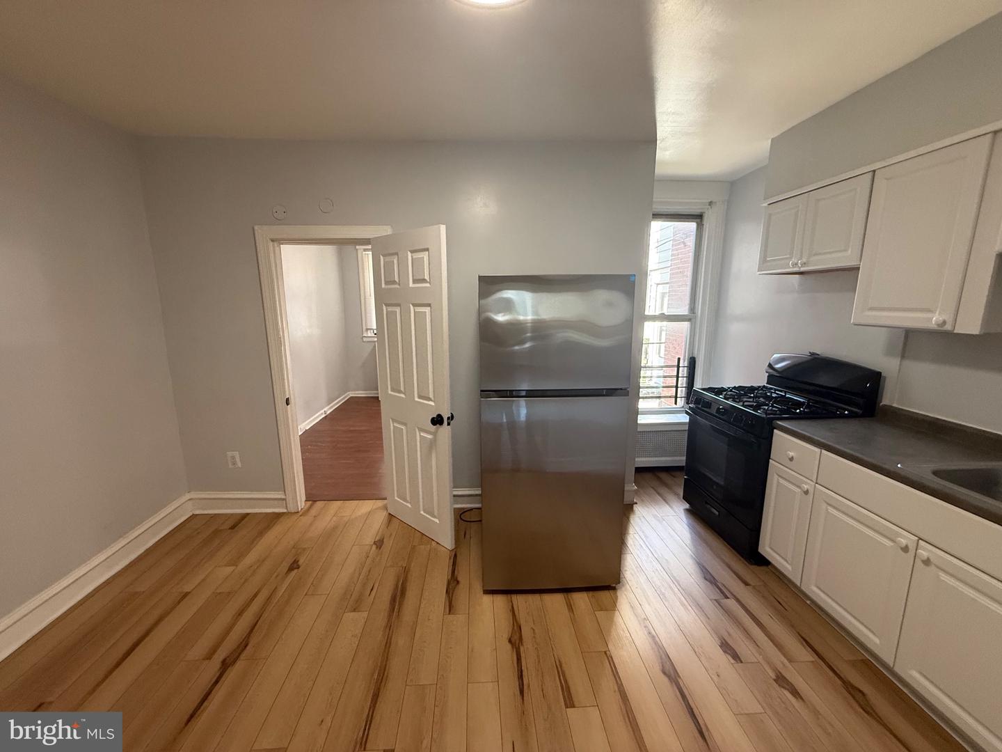 886 Sanger St Property Photo 10