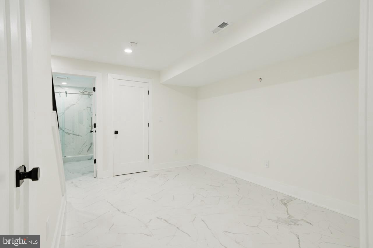 2620 E Harold St Property Photo 47
