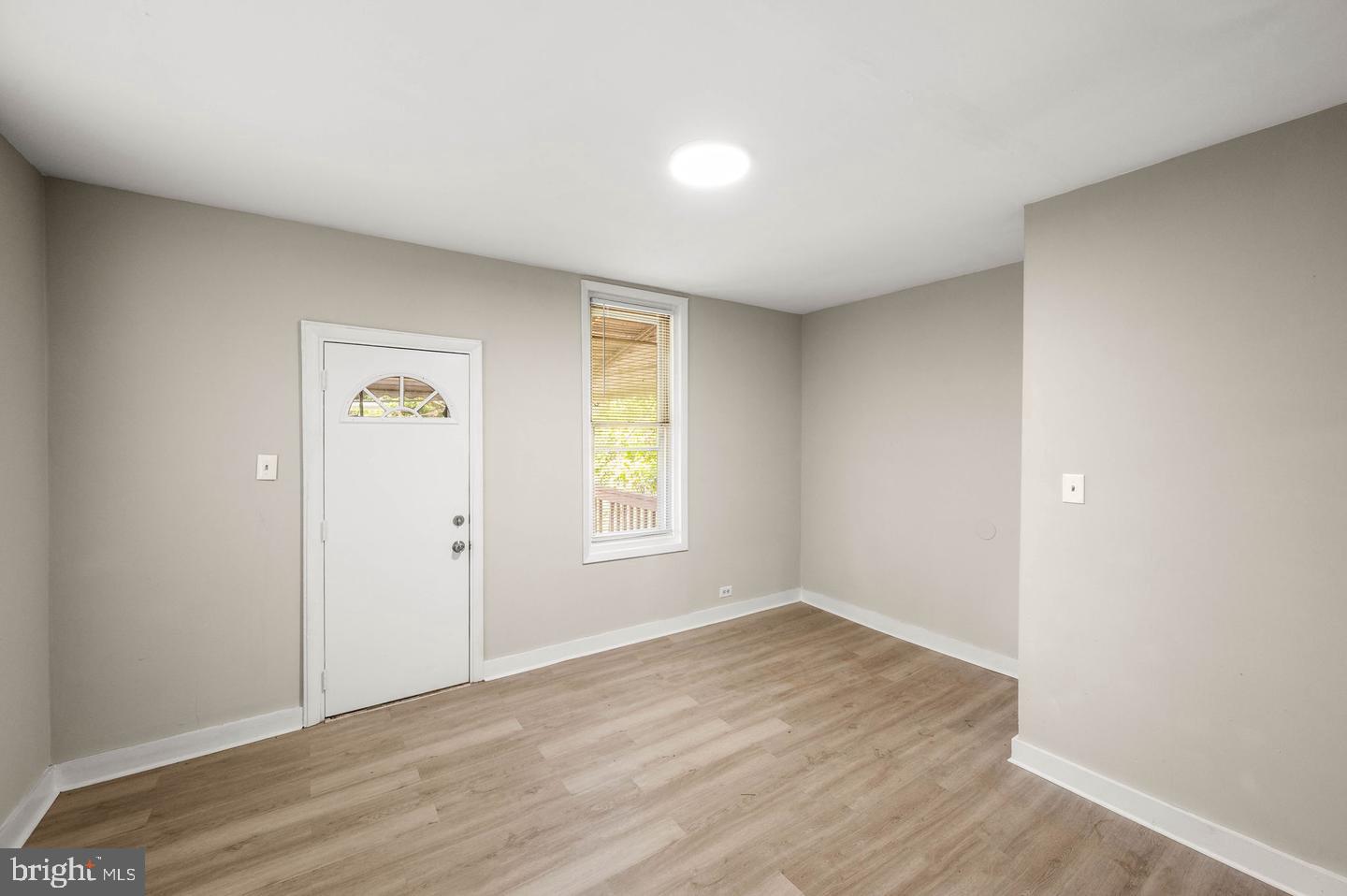 5011 Larchwood Ave Property Photo 8
