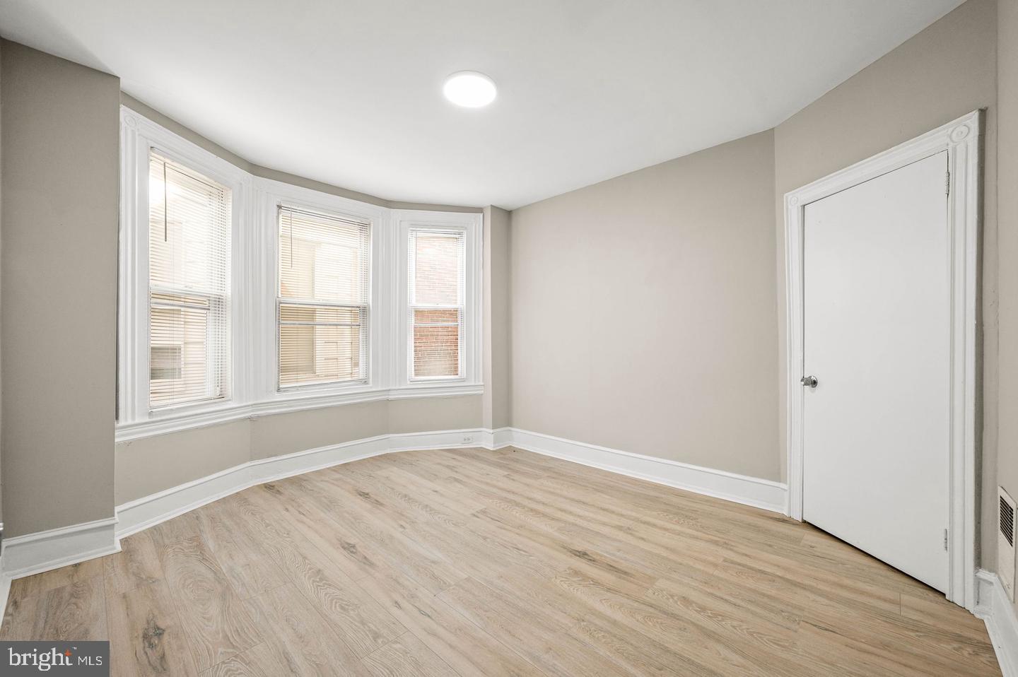 5011 Larchwood Ave Property Photo 10