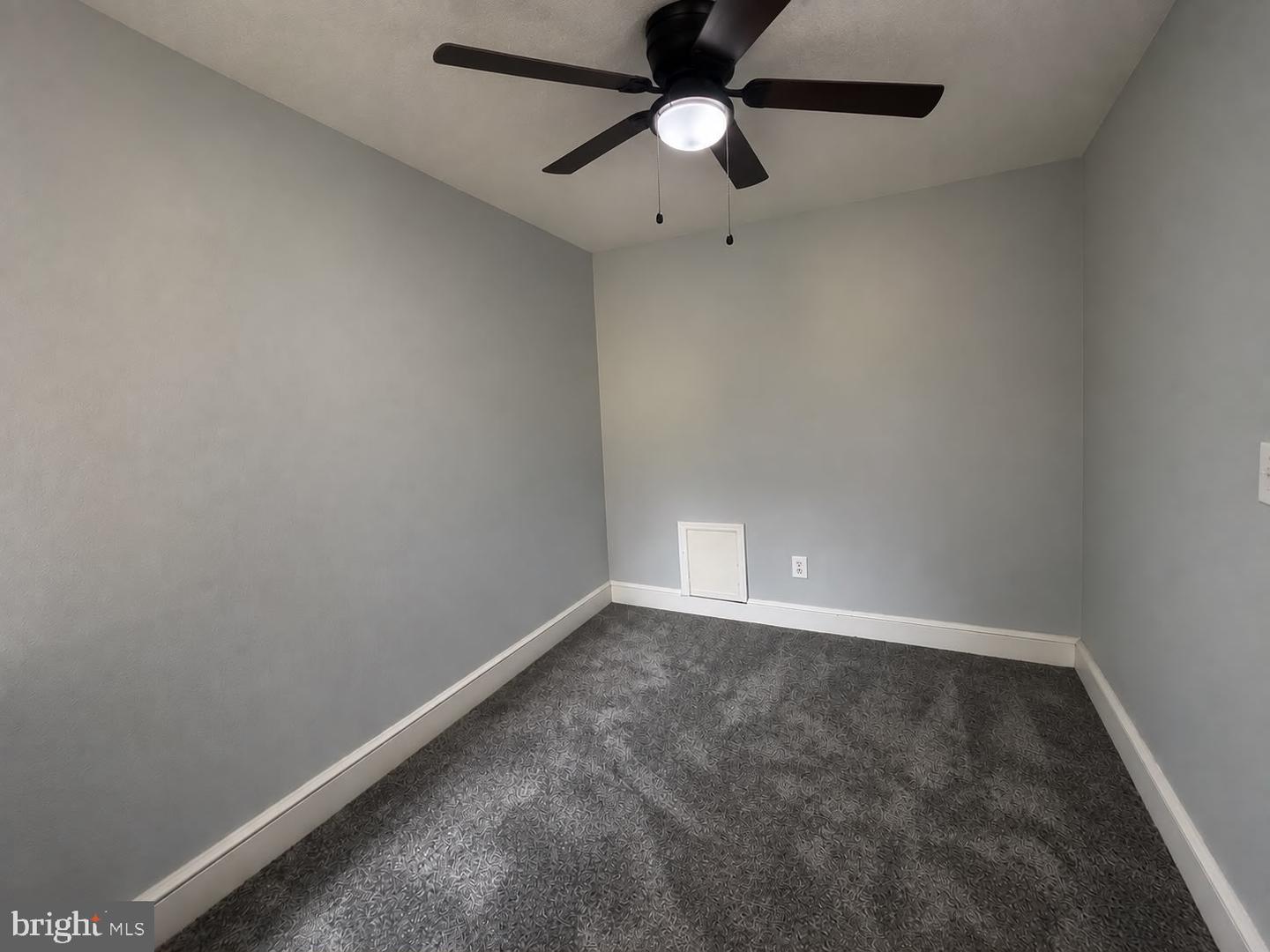 5648 N Lawrence St Property Photo 10