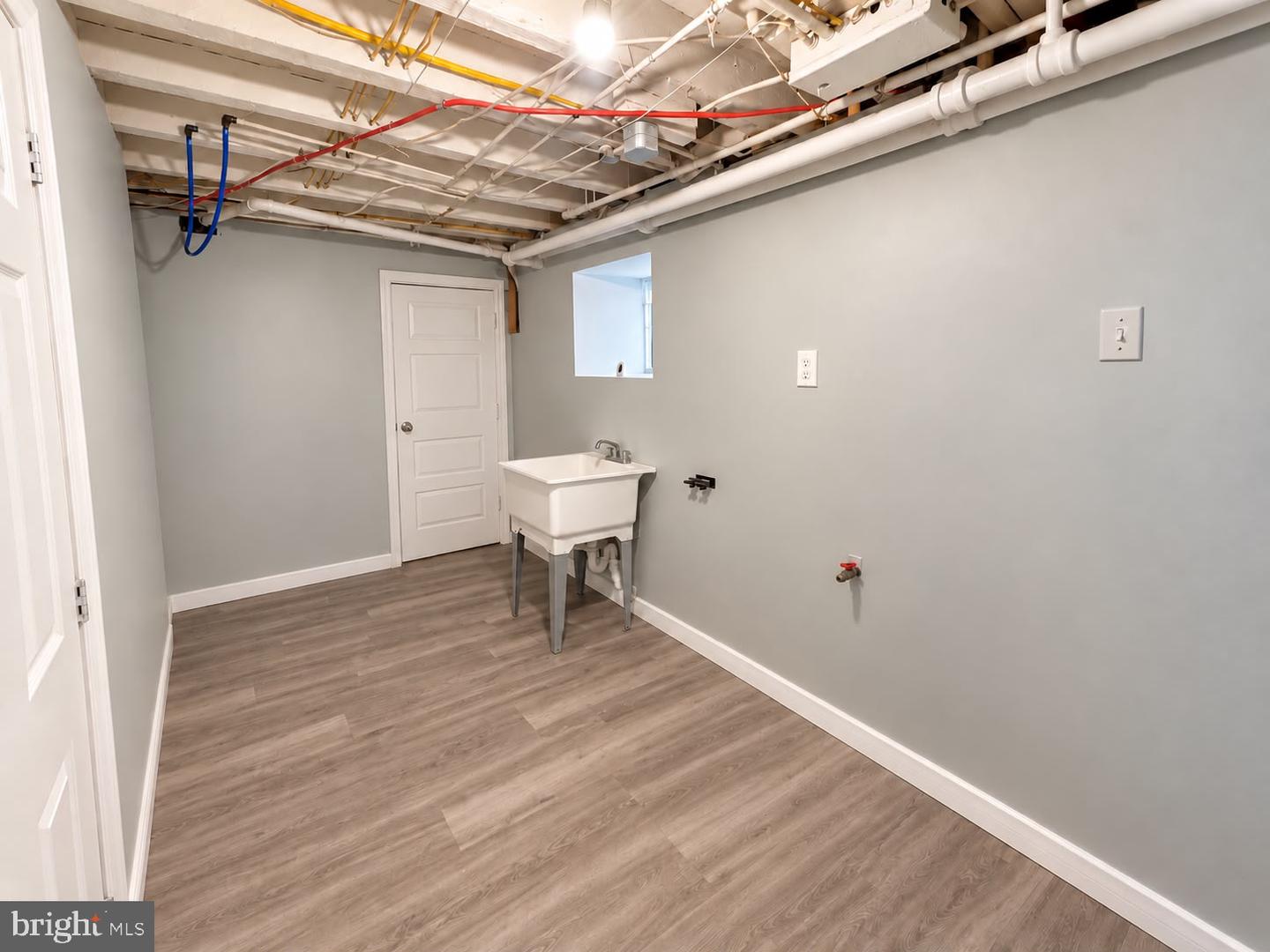 5648 N Lawrence St Property Photo 17