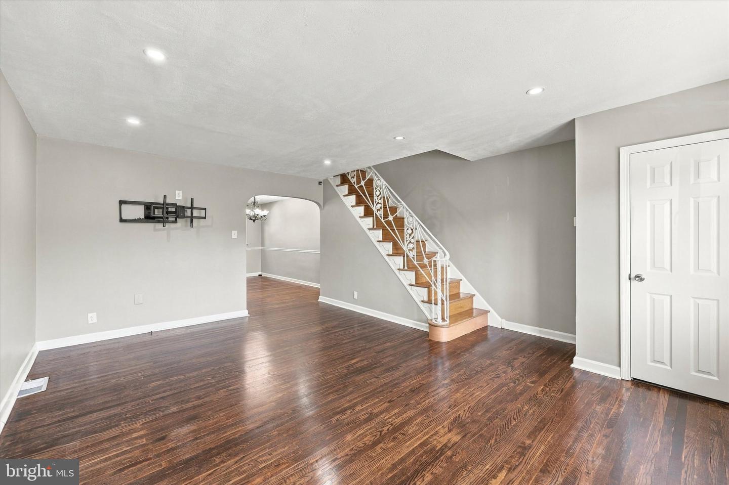 3127 Fairfield St Property Photo 3