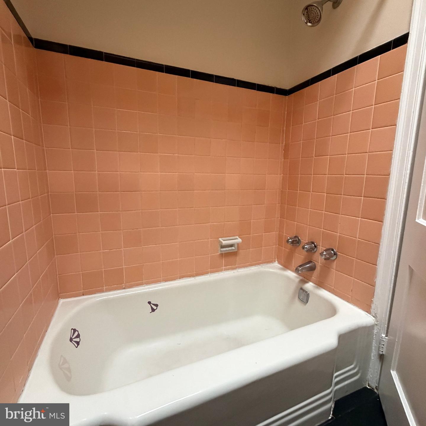 1320 W Nedro Ave Property Photo 6