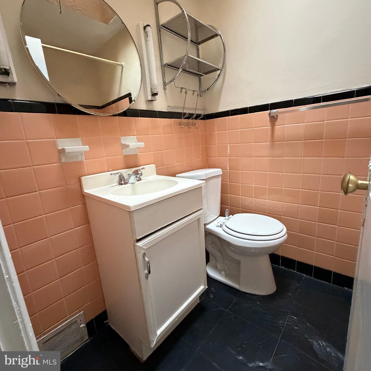 1320 W Nedro Ave Property Photo 7