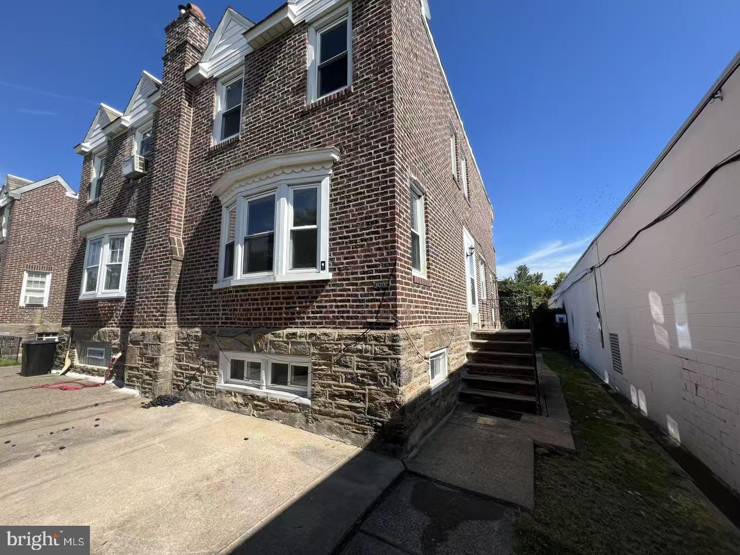 1427 Friendship St Property Photo 4