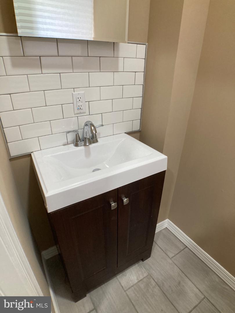 4523 Parrish St Property Photo 13