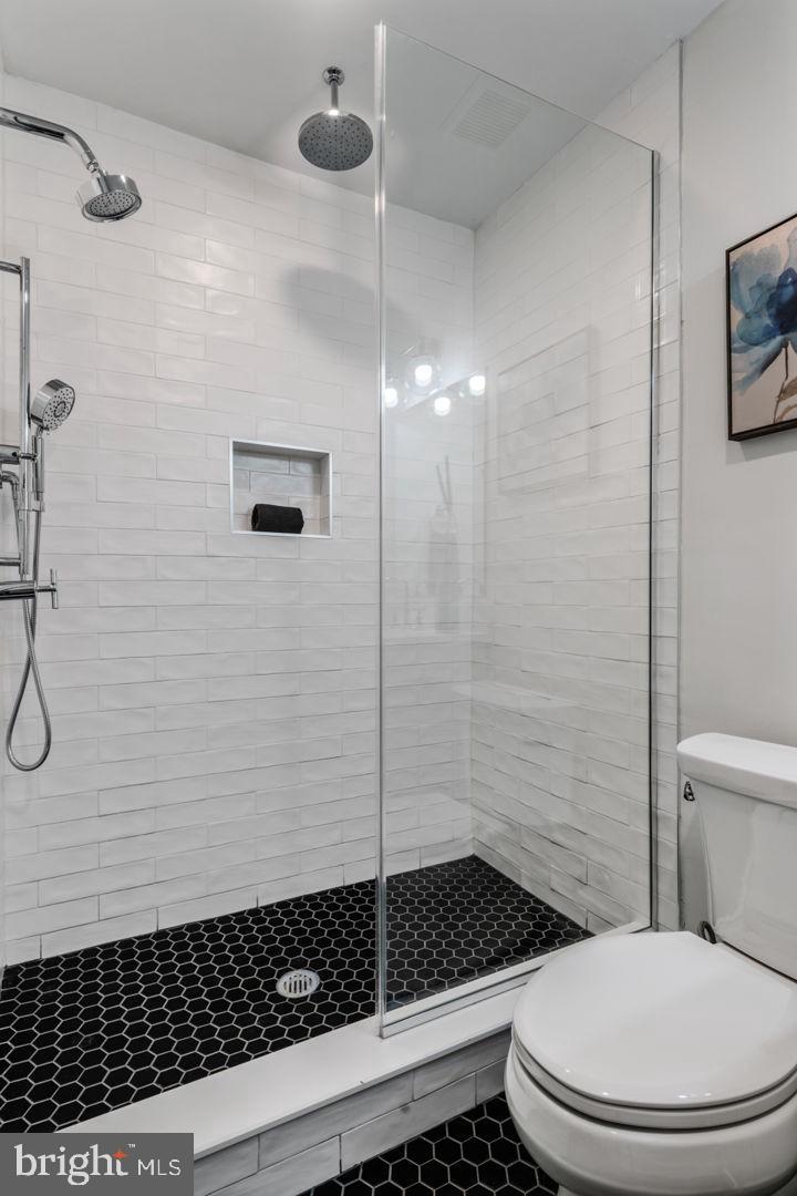 1910 Brown St #2 Property Photo 16