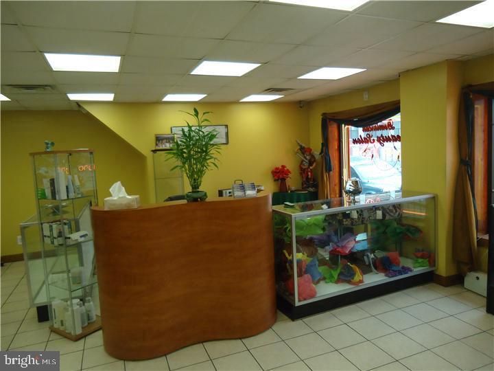 1811 E Somerset St Property Photo 2